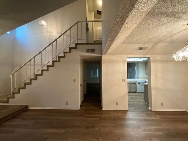 Building Photo - (APPLICATION PENDING) West Lancaster Home in a cul-de-sac