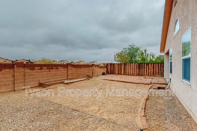 Building Photo - 633 Valley Meadows Dr