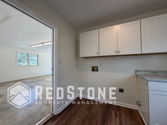 Building Photo - 3138 Whitesell Dr