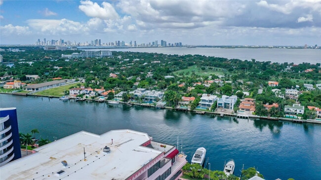 Building Photo - 5225 Collins Ave