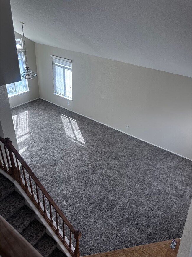 Building Photo - FABULOUS 4 BEDROOM MEDITERRANEAN RENTAL!