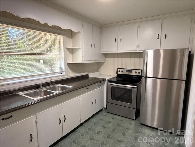 Building Photo - 104 Stowe Rd