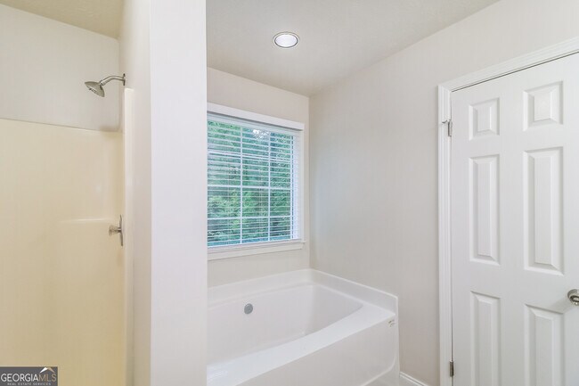 Building Photo - 420 Rosehill Dr