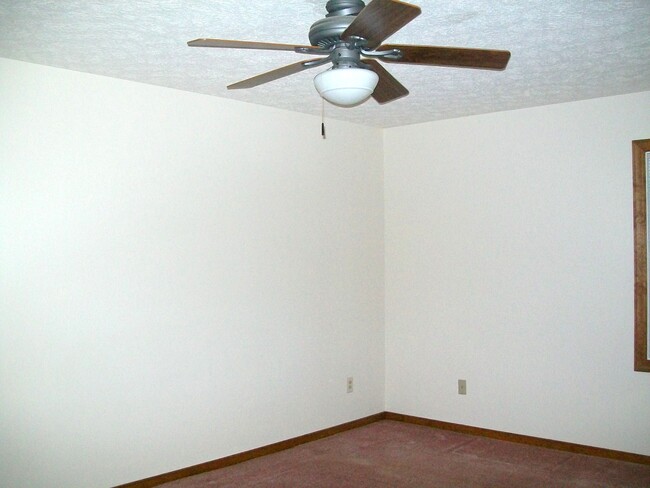 Building Photo - 7111 Foxlair Dr