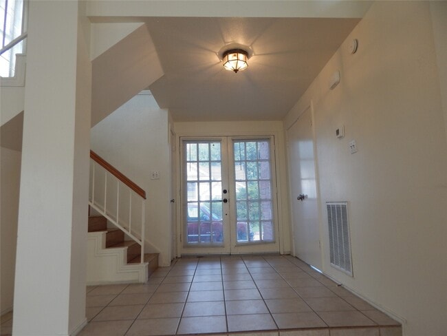 Building Photo - 8623 Beechcrest St