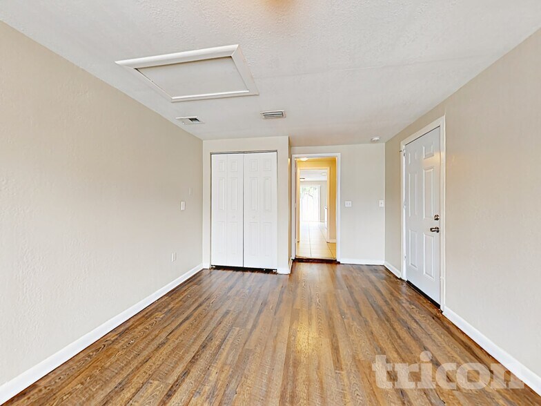 Building Photo - 6807 White Cliffs Way