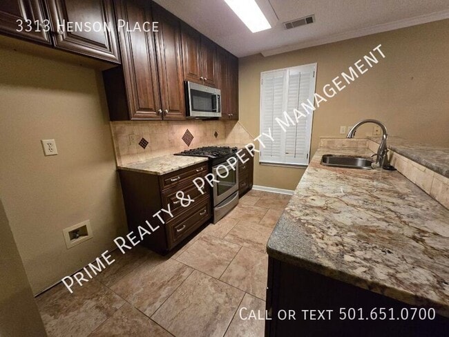 Building Photo - 3313 Henson Pl