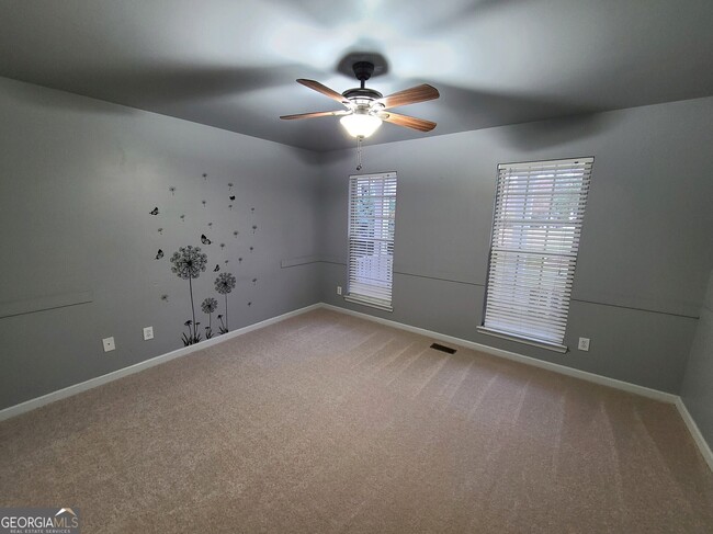 Building Photo - 225 Vinestone Ct