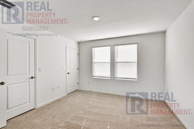 Building Photo - 8700 Daybreak St
