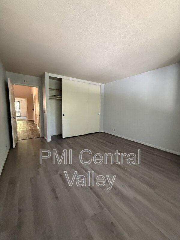 Building Photo - 1725 Edgebrook Dr