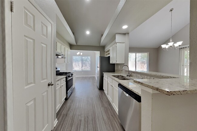 Building Photo - 7323 Livery Ln