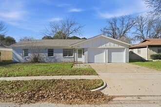 Building Photo - 2721 Ash Park Dr