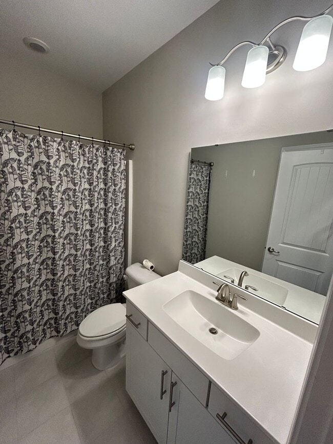 Building Photo - 585 Oyster Dr