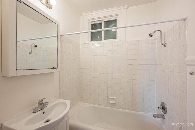 Building Photo - 1590 Sacramento St