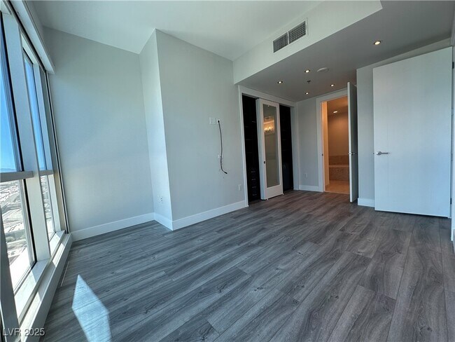 Building Photo - 4575 Dean Martin Dr