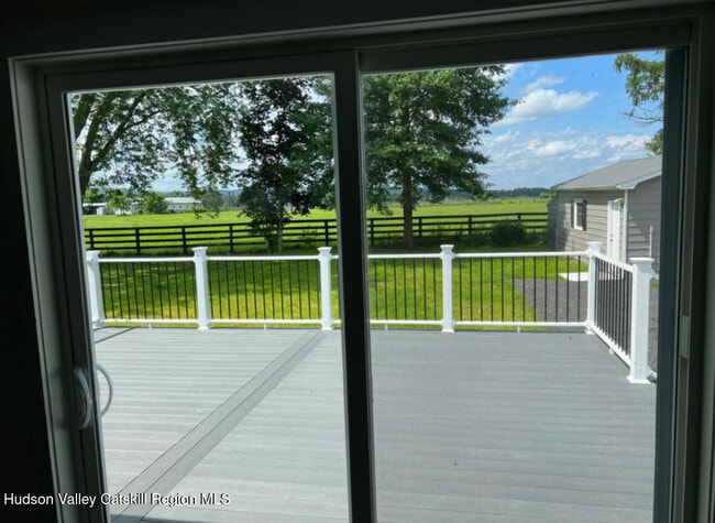 Building Photo - 37 Van Dyck St