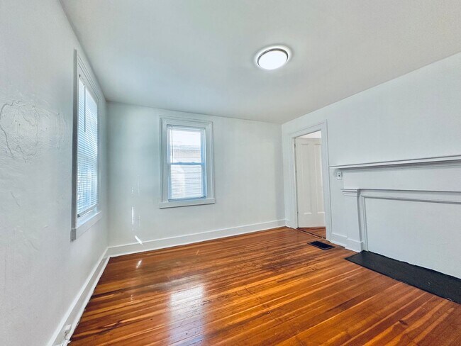 Building Photo - 175 Bradley St