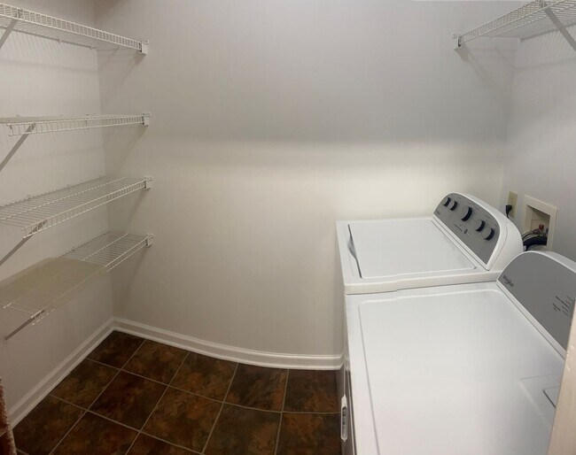 Building Photo - 190-206 (11) (NO TRANSFERS!)