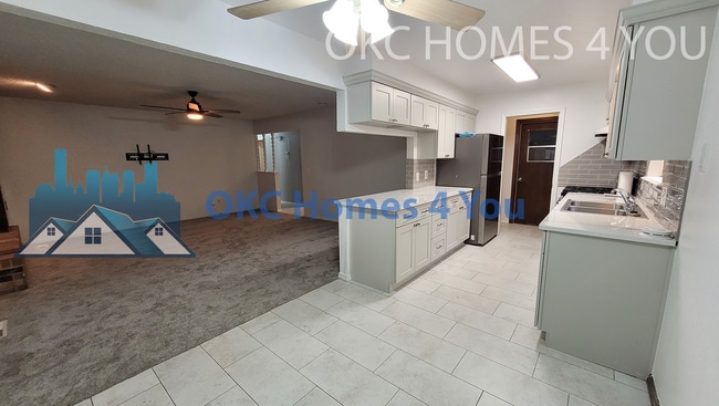 Building Photo - Updated 3 bed in Yukon