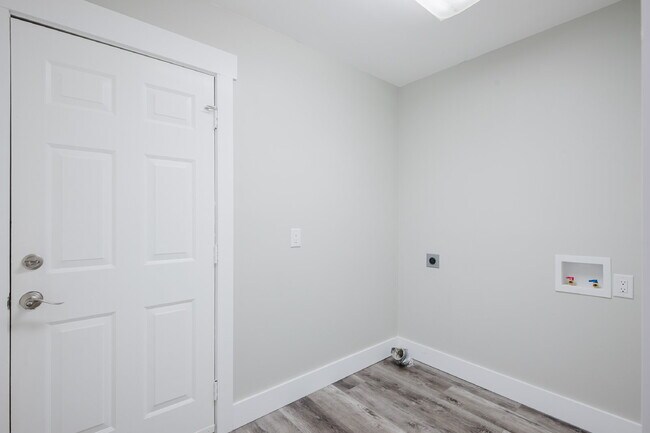 Building Photo - Secluded Four Bedroom Home on Seven Acres in Midway Farms!