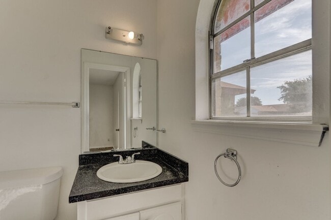 Building Photo - Cozy & Stylish Living Near ESA Park with F...