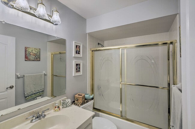 Building Photo - 1009 SE 46th Ln