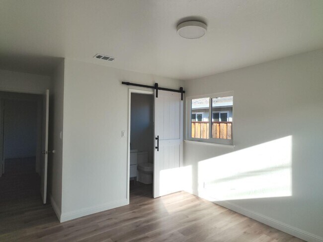 Building Photo - 6912 Bollinger Rd