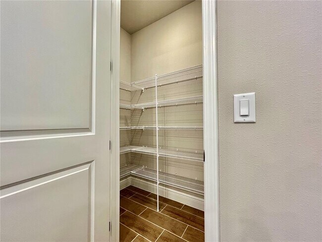 Building Photo - 10552 Pearson Ave