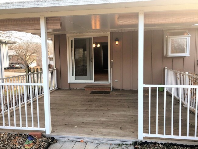 Building Photo - 4 Bed, 2 Bath House with 2-Car GARAGE!!