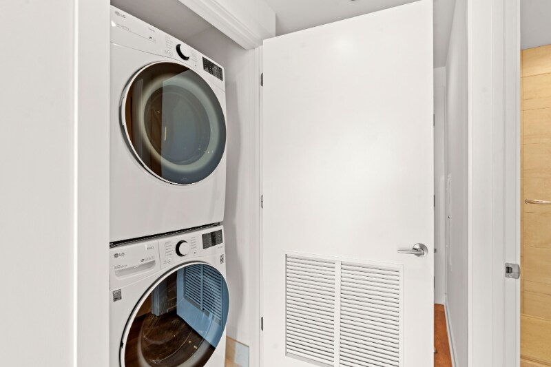 Building Photo - 248 W Hill St