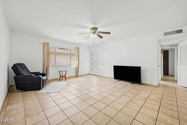 Building Photo - 5232 W Mauna Loa Ln