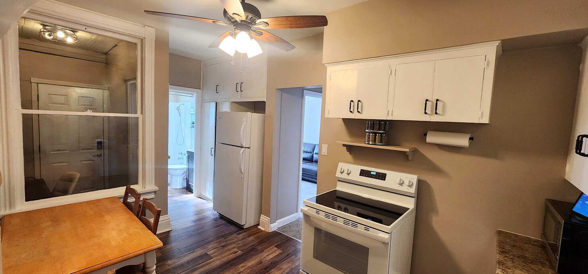 Cook, sip, or step out—the whole space connects here. - 822 E 4th St
