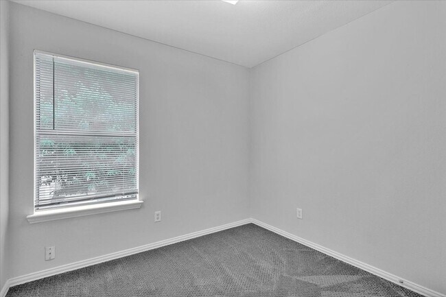 Building Photo - 3112 Lee Ave