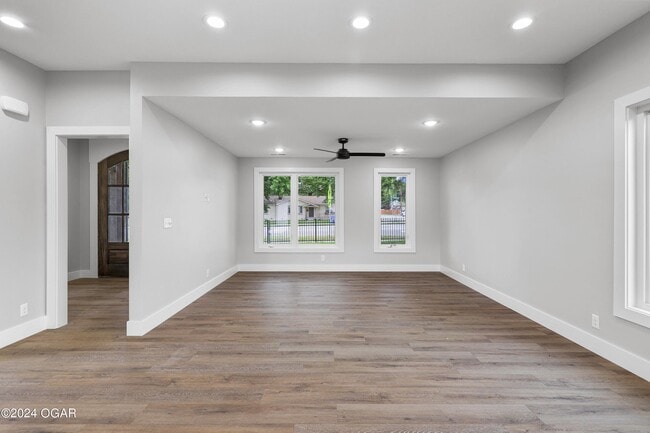 Building Photo - 2836 E 15th St