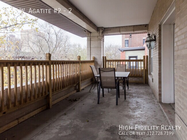 Building Photo - 935 W Agatite Ave