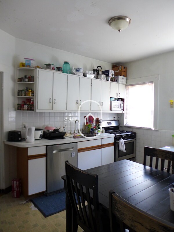 Building Photo - 5 Leamington Rd