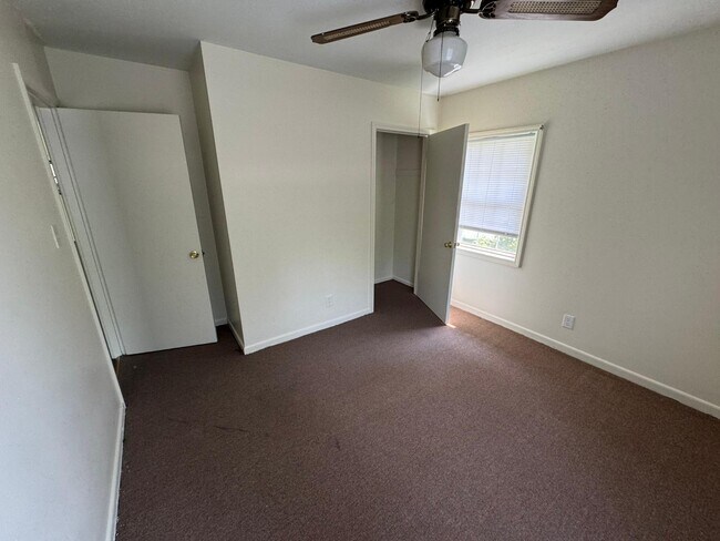 Building Photo - 4331 Ashland Dr