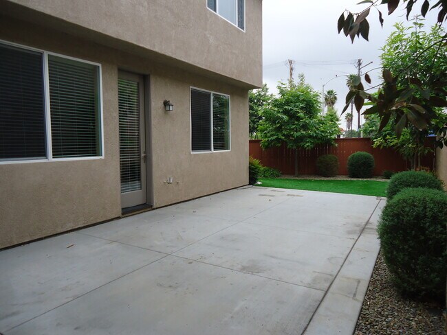 Building Photo - GORGEOUS TWO STORY HOME IN GRANITE HILLS 4 BR, 2.5 BA, 2 CAR GAR