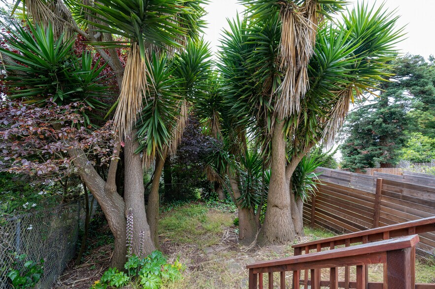 Building Photo - 149 Joost Ave