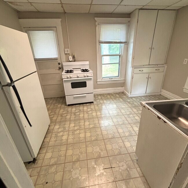 Building Photo - 219 N Magnolia Ave