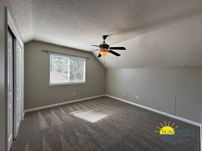 Building Photo - Lakefront home with Enclosed pool centered between Eglin and Hurlburt