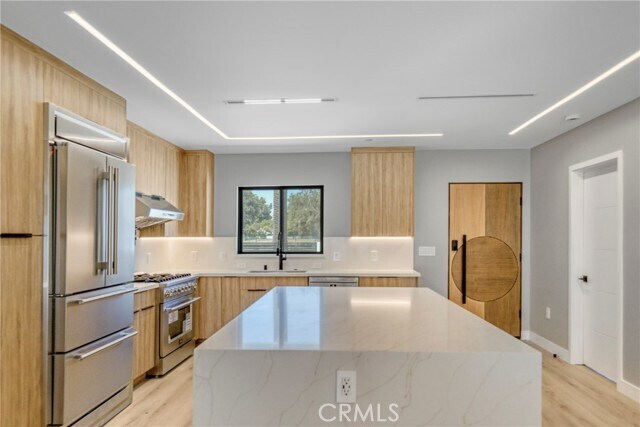 Building Photo - 20522 Sherman Way