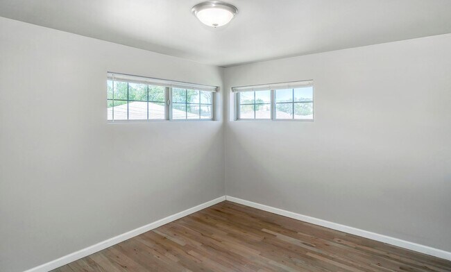 Building Photo - SLOAN'S LAKE: 2-BEDROOM 1 BATH WITH HIGH-END FINISHES