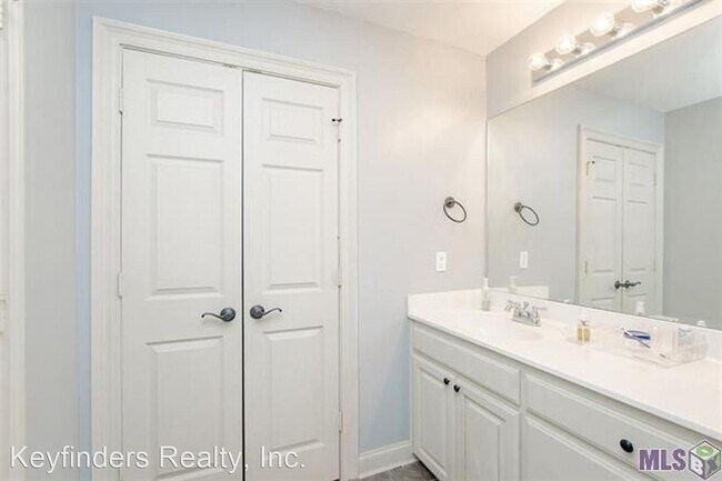 Building Photo - 3 br, 2 bath House - 1502 Harwich Dr., Unit C