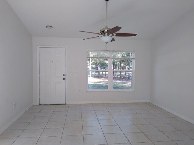 Building Photo - 4210 SW 89th Ave