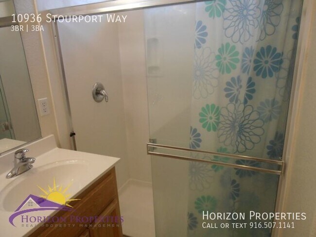Building Photo - Modern Two-story 3 Bed 2.5 Bath 1,374 sqft...