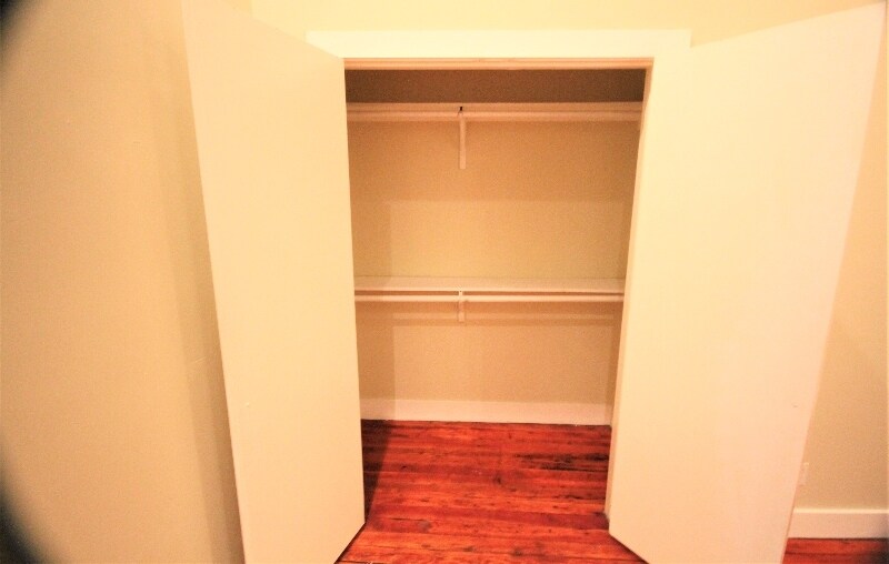 Building Photo - 319 S Flores St