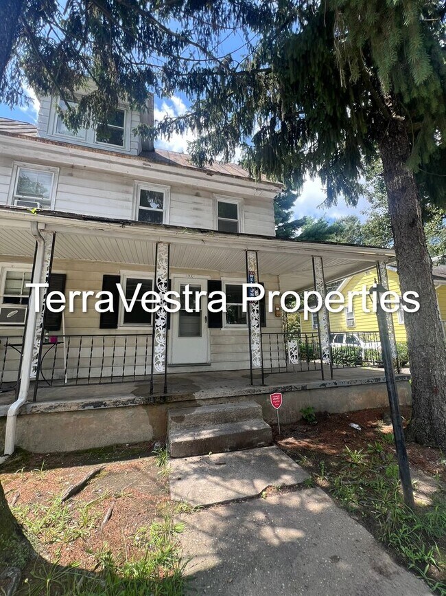Primary Photo - 124-126 West Harmony Street