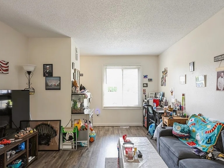 Building Photo - 1012 W 1st Ave