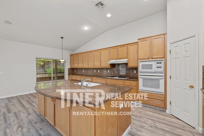 Building Photo - 51 Tulip Tree Cir